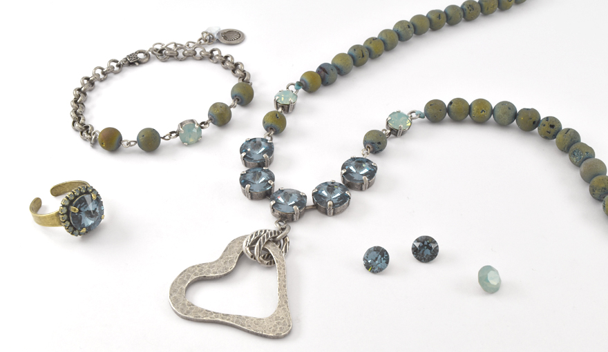 Blue beads and crystals heart necklace step by step tutorial